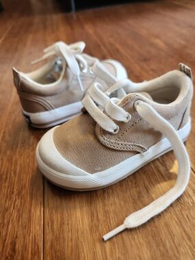 Keds Graham Canvas Kids Sneakers Shoes in Tan with White Trim, Size 4m
